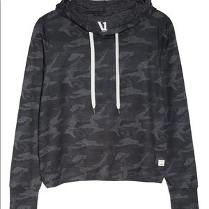 Vuori halo performance hoodie